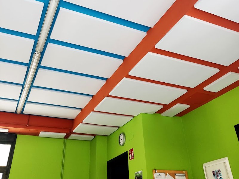 Acondicionamiento acústico de comedor infantil en Ikastola Larrea (Amorebieta)