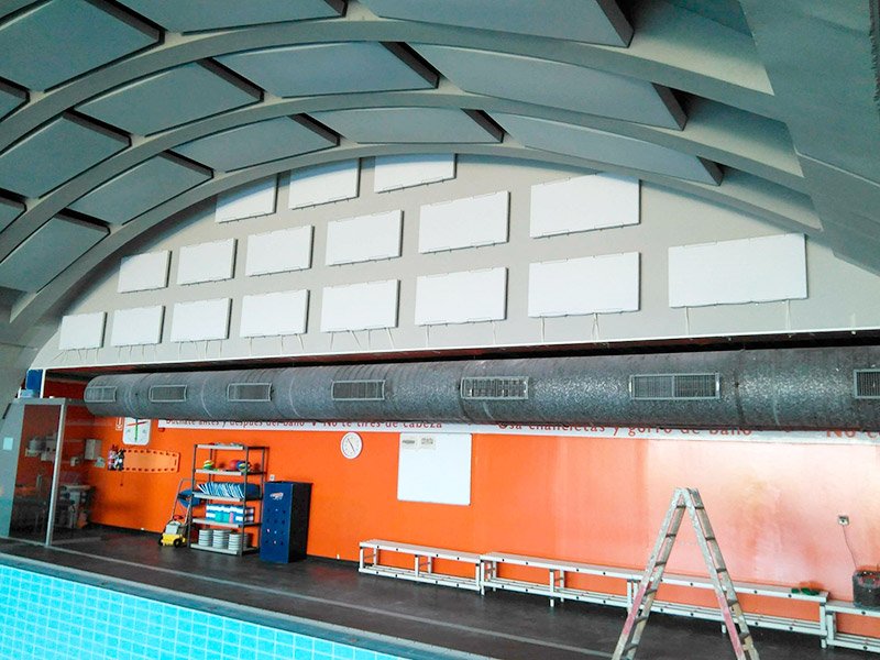 Acondicionamiento acústico de la piscina y vestuarios del Colegio Vizcaya